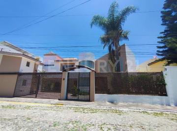 Casa · 698m² · 4 Recámaras · 4 Estacionamientos · Casa Residencial en Venta, Fracc. Santa Cruz Guadalupe, Zavaleta, Puebla
