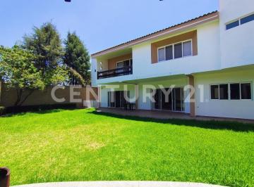 Casa · 698m² · 4 Recámaras · 4 Estacionamientos · Casa Residencial en Venta, Fracc. Santa Cruz Guadalupe, Zavaleta, Puebla