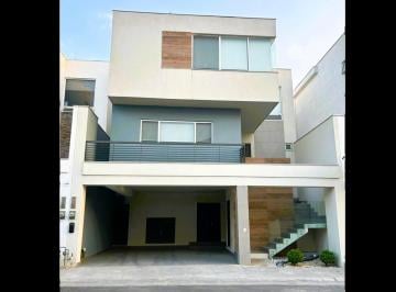 Casa · 300m² · 4 Recámaras · 2 Estacionamientos · Casa en Renta, Puerta de Hierro, Monterrey