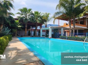 Casa · 200m² · 4 Recámaras · 8 Estacionamientos · Se Vende Casa de Campo en Real del Potosi