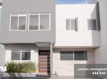 Casa · 240m² · 4 Recámaras · 2 Estacionamientos · Casa en Renta Alto Lago