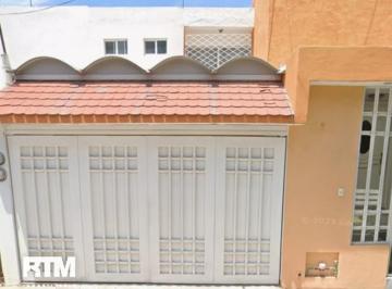 Casa · 180m² · 3 Recámaras · 2 Estacionamientos · Se Vende Casa en Colonia del Valle.