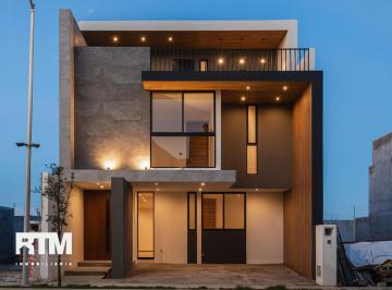 Casa · 286m² · 4 Recámaras · 2 Estacionamientos · Casa en Venta en San Ángel IV
