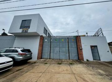 Bodega comercial · 290m² · 10 Estacionamientos · Excelente Propiedad Comercial y Habitacional en Renta