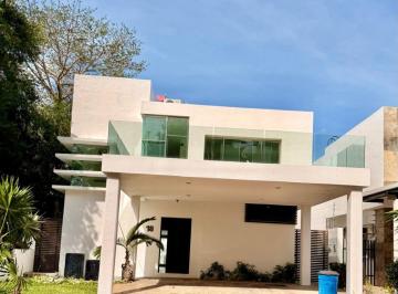 Casa de 3 habitaciones, Benito Juárez · Residencial Cumbres, Hermosa Casa en Esquina