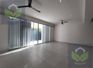 Casa · 200m² · 3 Recámaras · 2 Estacionamientos · Casa en Renta Arbolada 3 Recamaras - Av Huayacan - Centro de Cancun
