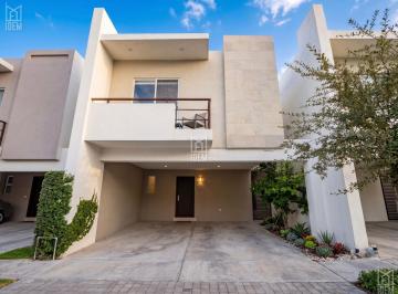 Casa · 165m² · 3 Recámaras · 2 Estacionamientos · 0121 - Casa en Venta en Apodaca Col Arbado Castañares