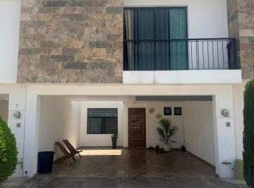 Casa · 120m² · 3 Recámaras · 2 Estacionamientos · Casa en Venta en Privada La Brisa