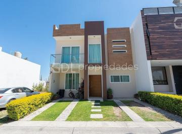 01738f0cb6300c616aeb06462b45bd778a084556f56ccb9cf78eff0936e453c0 · Foret Residencial Casa en Venta