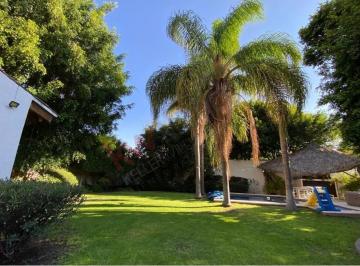 N/A · Casa de Una Sola Planta con Estudio y Cuarto de Servicio en Venta en Jurica, Querétaro