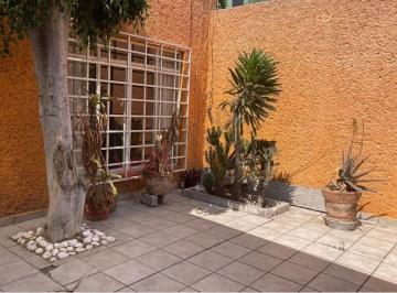 N/A · Casa con Diseño Funcional y Clásico en Una Sola Planta