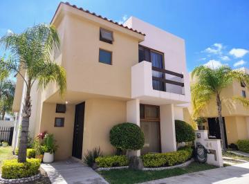 N/A · Venta Casa con Sala de Tv y Jardín en Cumbres del Lago Querétaro