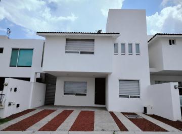 N/A · Casa en Renta en Punta Juriquilla con Cuarto de Servicio y Estudio