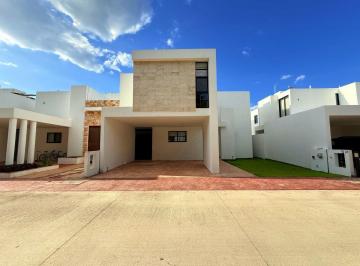Casa de 3 habitaciones, Conkal · Casa en Renta con Piscina en Botanico Conkal