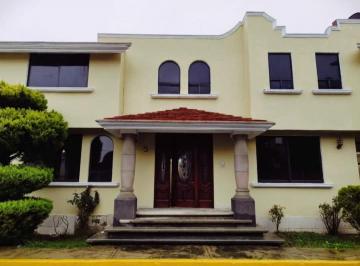 Casa de 4 habitaciones, Toluca · Se Vende Residencia en Toluca - Metepec