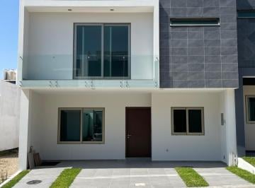 Casa en condominio de 4 habitaciones, Zapopan · Residencia Contemporanea con Acabados de Alta Gama en Valle Imperial