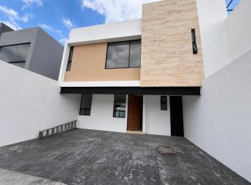 Casa · 230m² · 3 Recámaras · 3 Estacionamientos · Casa en Venta en Altanna Residencial