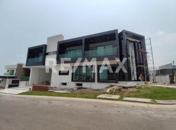Casa · 984m² · 7 Recámaras · 4 Estacionamientos · Casa en Venta en Morelos, Fraccionamiento Lomas de Cocoyoc