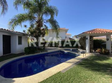 Casa · 200m² · 5 Recámaras · 2 Estacionamientos · Casa en Venta en Morelos, Fraccionamiento Lomas de Cocoyoc