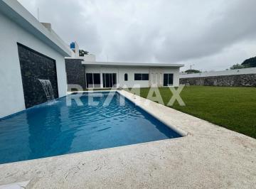 Casa · 170m² · 3 Recámaras · 3 Estacionamientos · Casa en Venta en Morelos, Altos de Oaxtepec