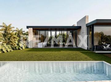 Casa · 350m² · 4 Recámaras · 2 Estacionamientos · Venta de Casa en Lomas de Cocoyoc