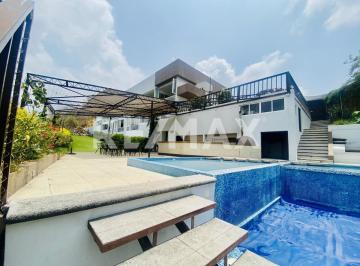 Casa · 527m² · 5 Recámaras · 4 Estacionamientos · Casa en Renta en Morelos, Rancho Tetela, Cuernavaca
