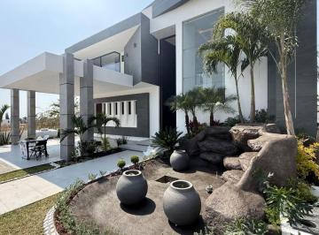 Casa · 482m² · 4 Recámaras · 2 Estacionamientos · Casa en Venta en Fraccionamiento Lomas de Cocoyoc