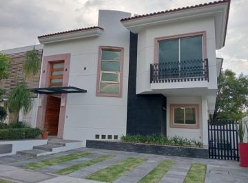 Casa de 4 habitaciones, Zapopan · Casa en Venta en Bugambilias - Azaleas 888