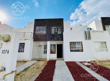 Casa · 120m² · 3 Recámaras · 2 Estacionamientos · Casa Renta Punta Nogal Frente a Brisas del Lago Leon Gto