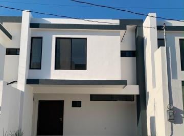Casa · 119m² · 3 Recámaras · 2 Estacionamientos · Casa - Arenal