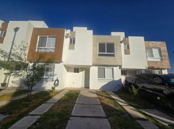 Casa · 104m² · 3 Recámaras · 2 Estacionamientos · Casa en Renta en Ciudad Marques