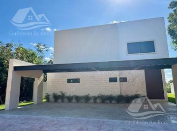 Casa · 370m² · 4 Recámaras · 4 Estacionamientos · Casa en Venta en Lagos del Sol Cancun