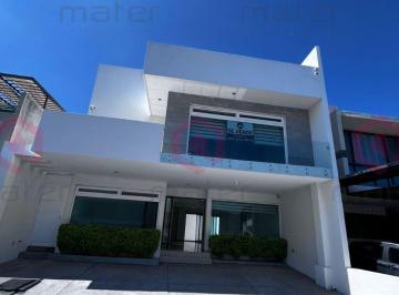 Casa de 4 habitaciones, Querétaro · Casa en Renta en Colinas de Juriquilla | 4 Recámaras | Estudio | Family Room | Jardín
