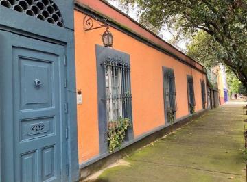 Casa de 5 habitaciones, Coyoacán · Vendo Casa Sola en El Corazón de Coyoacán Estilo Colonial Conocedores. Singular Distribución