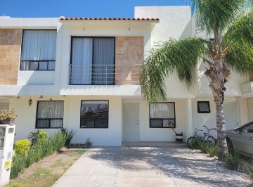 11e936bd13601bb0c50570fa2a8b9c69f8720ff10cd96f5aec17a539ce26096a · Casa en Condominio en Renta Sonterra
