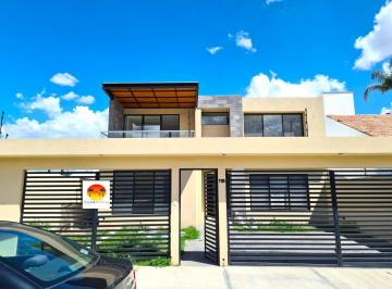 Casa · 300m² · 4 Recámaras · 3 Estacionamientos · Casa en Venta en Juriquilla