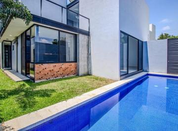 Casa · 370m² · 3 Recámaras · 2 Estacionamientos · Venta de Casa Minimalista en Lomas de Cuernavaca