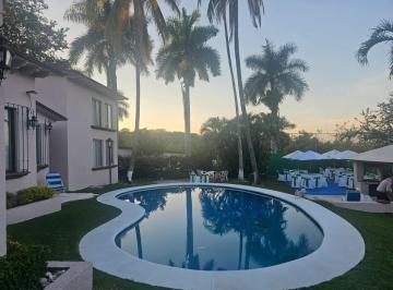 Casa · 600m² · 6 Recámaras · 3 Estacionamientos · Venta de Casa en Fraccionamiento Club de Golf Santa Fe, Xochitepec