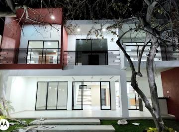 Casa · 350m² · 4 Recámaras · 2 Estacionamientos · Venta de Casa en Fraccionamiento Burgos Bugambilias