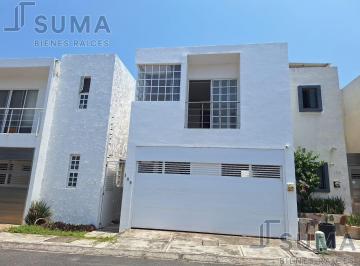 Casa · 235m² · 4 Recámaras · 2 Estacionamientos · Casa en Venta en Fracc. Lomas del Sol, Alvarado Veracruz.