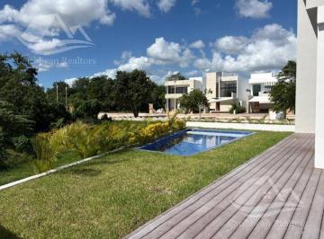 Casa · 370m² · 4 Recámaras · 4 Estacionamientos · Casa en Venta en Lagos del Sol Cancun