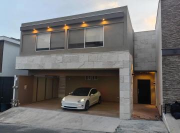Casa · 350m² · 3 Recámaras · 2 Estacionamientos · Casa en Venta en Vistalta