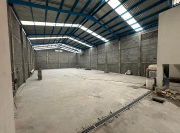 Bodega comercial · 790m² · 2 Recámaras · 4 Estacionamientos · Bodega en Renta en Zona Centro