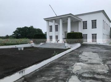 Casa · 1300m² · 4 Recámaras · 20 Estacionamientos · Casa en Venta en Cieneguilla