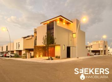 Casa de 4 habitaciones, El Marqués · Preventa Hab. en Pb, Jardín de 50 m², Sala Doble Altura.