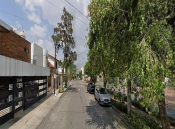 Casa de 5 habitaciones, Guadalajara · Venta de Casa en Bosques de La Victoria, Guadalajara, Jalisco
