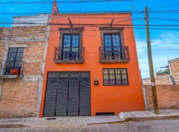 Casa de 2 habitaciones, San Miguel de Allende · Casa con Terraza y Garage en Colonia San Antonio, con Excelente Ubicación. Ideal Para Inversión.