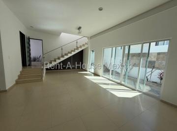 Casa · 210m² · 3 Recámaras · 3 Estacionamientos · El Marques Casa con Patio y Espacios Funcionales Para La Familia Rah1885