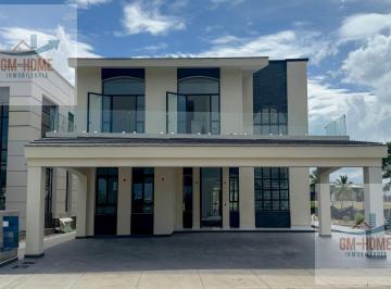 Casa · 670m² · 4 Recámaras · 4 Estacionamientos · Casa en Renta en Marina Campo de Golf