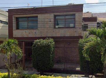 Casa de 4 habitaciones, Guadalajara · Casa en Chapalita Guadalajara, Cerca de Glorieta de La Estampida, Plaza, Parque y Jardin del Arte
